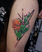 大腿彩色罂粟花仙人掌纹身图案